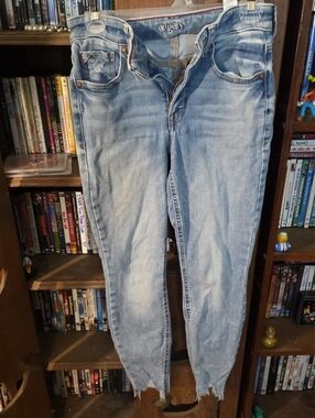Light Blue Cropped Ankle Jeans - Women